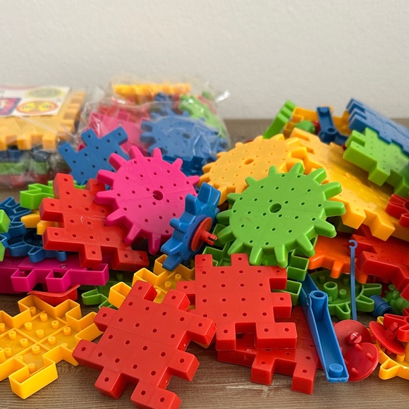 Colorful Building Set - Picture 2 of 3